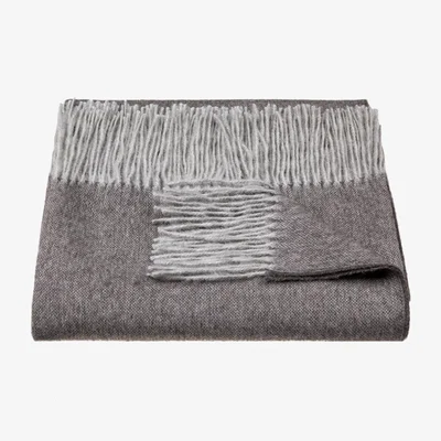 Wolf & Badger Pure Throw In Grey Tuwi