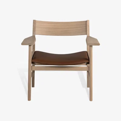 Nordic Nest Mavis Siza lounge chair White-pigmented matt lacquered oak-Cognac Tärnsjö leather