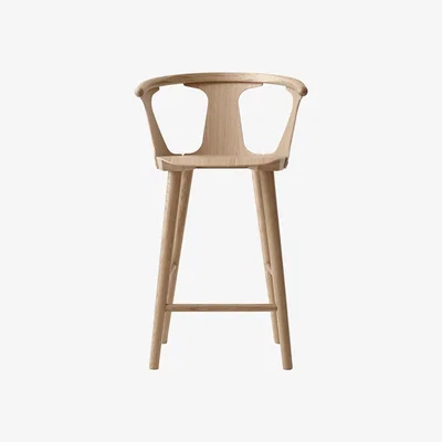 Nordic Nest &Tradition In between barstool SK7 Light oiled oak