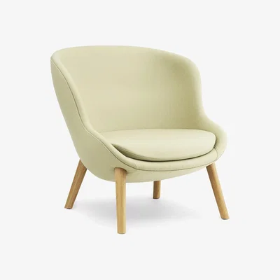 Amara Normann Copenhagen - Hyg Low Oak Lounge Chair - Cream/Synergy