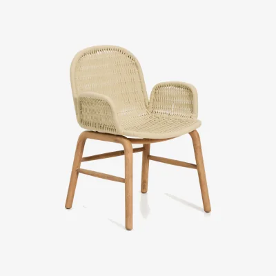 Kave Home Alipa chair with armrests in FSC 100% solid acacia wood and ecru rope cord