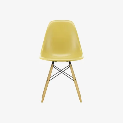 Made in Design DSW - Eames Fiberglass Side Chair Chair plastic material yellow / (1950) - Light wood - Vitra