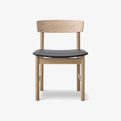 Nordic Nest Fredericia Furniture Mogensen 3236 chair Soaped oak-black leather omni 301