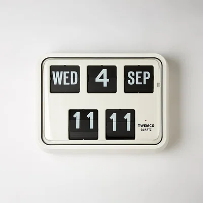 The Conran Shop Series 17 Flip Clock & Calendar White