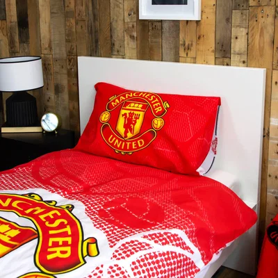Dunelm Manchester United Crest Single Duvet Cover and Pillowcase Set Red