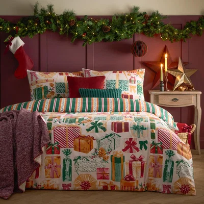 The Range All Wrapped Up Reversible Printed Duvet Cover Set Double - Emerald/Red