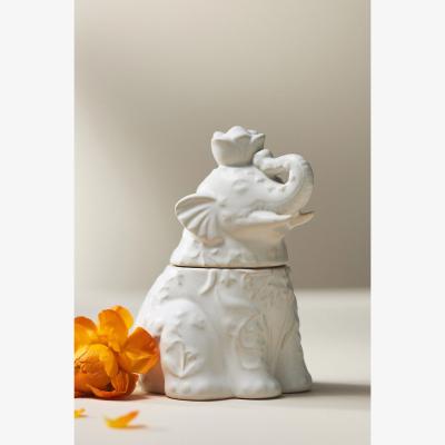 Anthropologie Mai Fresh White Tea & Bergamot Ceramic Elephant Candle