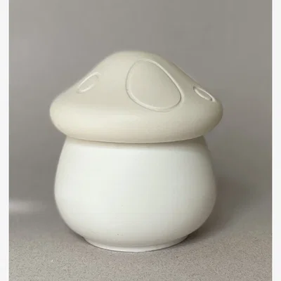 The Range Mushroom Autumn Cinnamon Roll Candle - Taupe