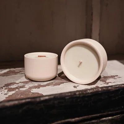 Wolf & Badger White Tomato Vine Scented Candle | Studio Üm