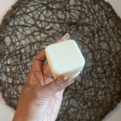 Wolf & Badger White Je Mérite Un Refuge, I Deserve Sanctuary Affirmation Wax Melt | One Size | Je Mérite (I Deserve)