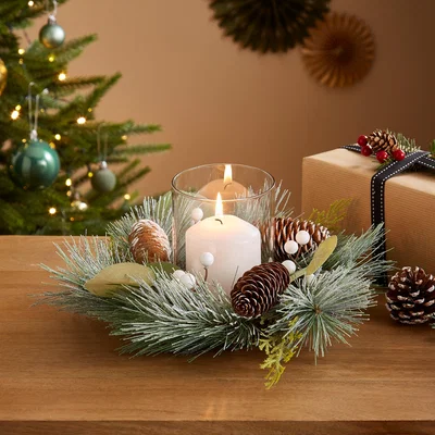 Dunelm White Berry Wreath Candle Holder Green