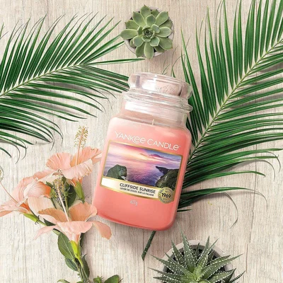 The Range Yankee Candle Classic Medium Jar - Orange / Cliffside Sunrise