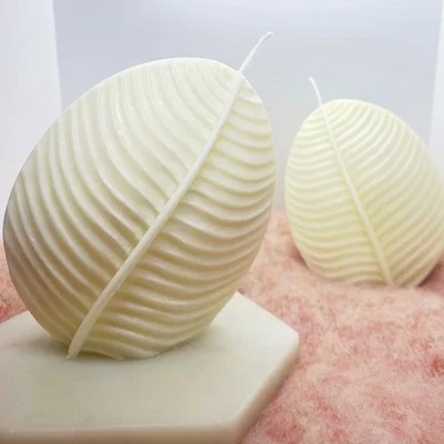 The Range Palm Leaf Candle - Vanilla - White