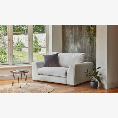 Darlings of Chelsea Kingston Love Seat