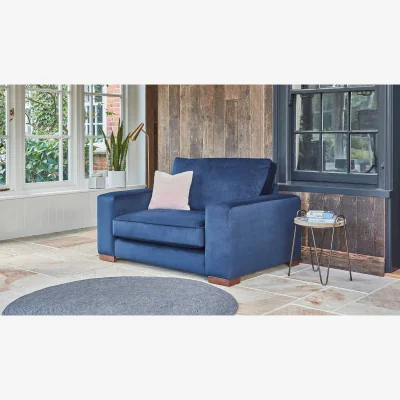 Darlings of Chelsea Ashdown Loveseat