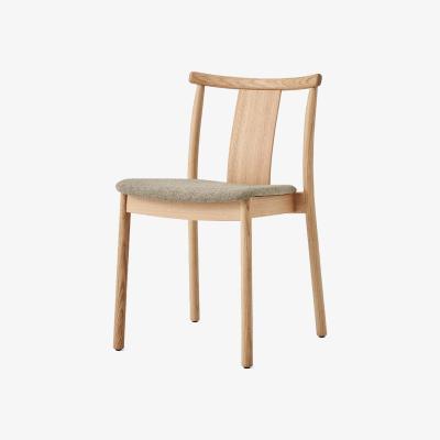 Nordic Nest Audo Copenhagen Merkur chair with cushion Oak-Hallingdal 0200 beige