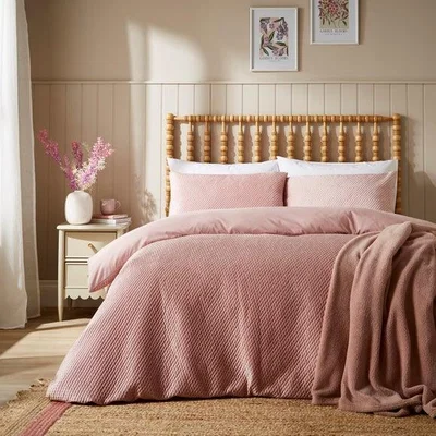 Dunelm Ditsy Dot Pinsonic Duvet Cover & Pillowcase Set