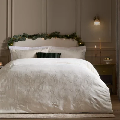 Dunelm Paoletti Winter Wreath Duvet Cover & Pillowcase Set