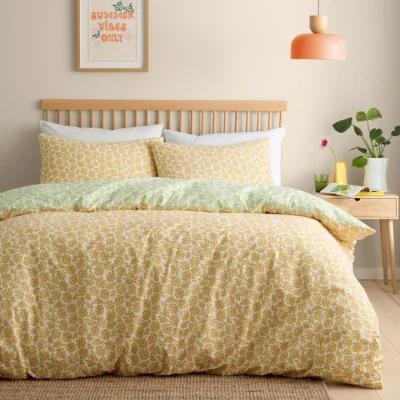 Dunelm Fusion Retro Daisy Floral Polycotton Duvet Cover & Pillowcase Set