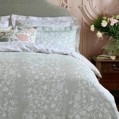 French Bedroom Tudor Trail Sage Bed Linen Set (Extra Pair Oxford Pillowcases)