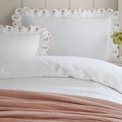 French Bedroom Scalloped Posy Cotton Bed Linen Set (Double Set)