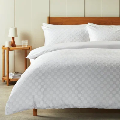 Habitat Habitat Cotton Clipped Dot White Bedding Set - Superking