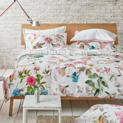 Downtown Designers Guild Japanese Magnolia Duvet Set - Fuchsia - King