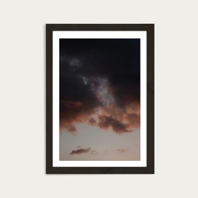 Bombinate.com Lila Wolken - Dreamy Evening Sky Art Print Black Frame