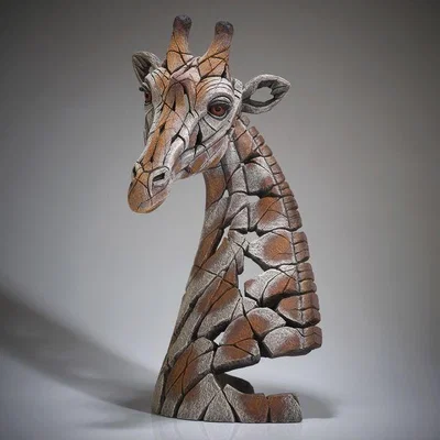 Downtown Edge Giraffe
