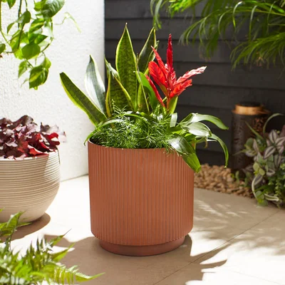 Dunelm Rust Vertical Rib Plastic Pot Large Rust