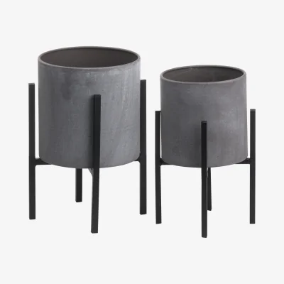 Furniture123 2 Small Concrete Planters on Stands