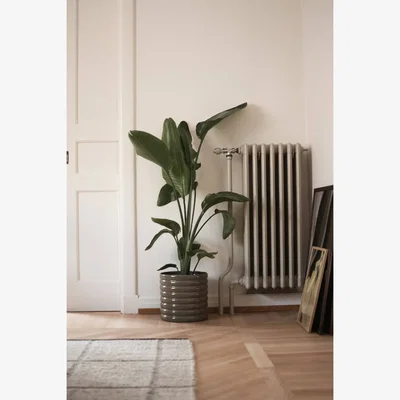 Nordic Nest DBKD Mud plant pot shiny dust Ø27 cm