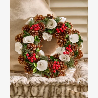 Dibor White Roses & Berries Indoor Wreath 35cm
