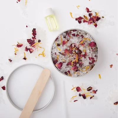 The Range Bee and Bumble Dried Flower Bath Salts Craft Kit - Multiple Colours