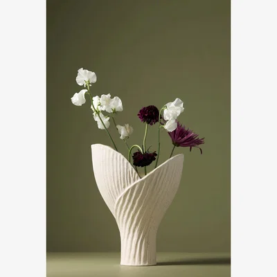 Anthropologie Hina Ikebana Clay Vase