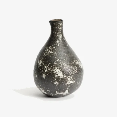Kave Home Orelin ceramic vase in black and white 39 cm