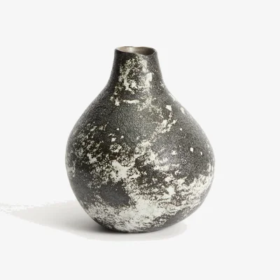 Kave Home Orelin ceramic vase in black and white 30 cm