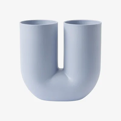 Made in Design Kink Vase - / Porcelain by Muuto Blue