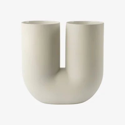 Made in Design Kink Large Vase ceramic beige / Earnest Studio, 2018 - H 39 cm - Muuto