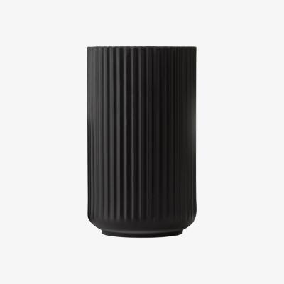 Nordic Nest Lyngby vase black matte 20 cm