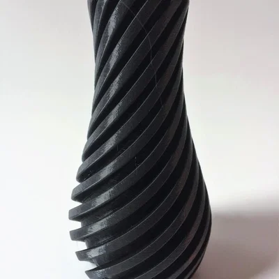 The Range Diagonal Vase 11cm - Black