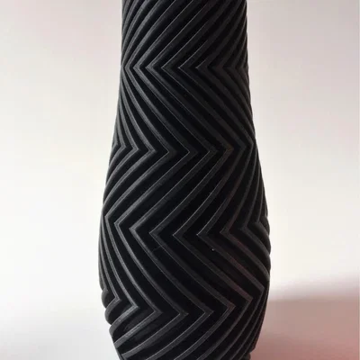 The Range Zigzag Vase 14cm - Black / 125g