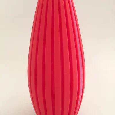 The Range Vertical Vase 17cm - Red / 160g