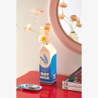 Urban Outfitters ban. do Oat Milk Vase - Blue L: 7cm x W: 7cm x H: 24cm at Urban Outfitters