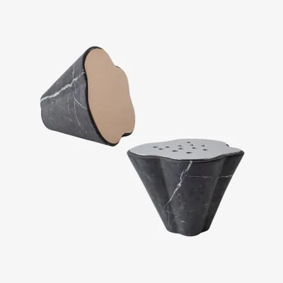 Wolf & Badger Taper Marble & Stainless Steel Mirror And Vase Set - Black . Bruci Editora De Diseño
