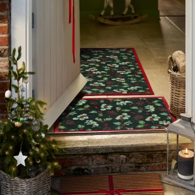 Hug Rug Winter Berries Washable Runner