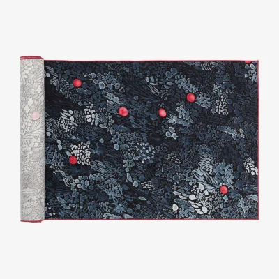 Nordic Nest Kurjenmarja runner 47x150 cm Black-blue-red