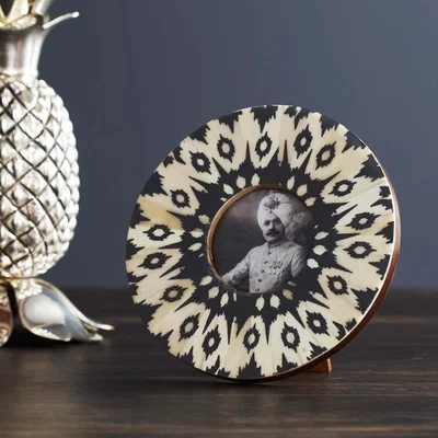 Graham & Green Round Grey Bone Frame