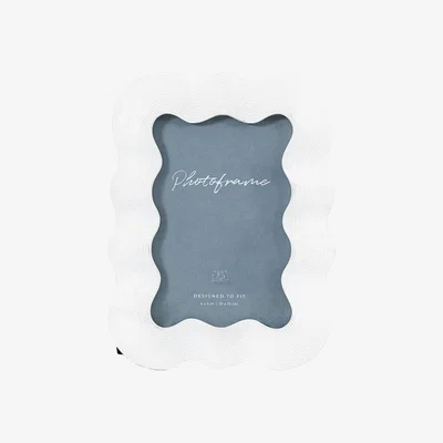 Olivia's Gallery Interiors Curvy Photo Frame in White / 5x7 Inch