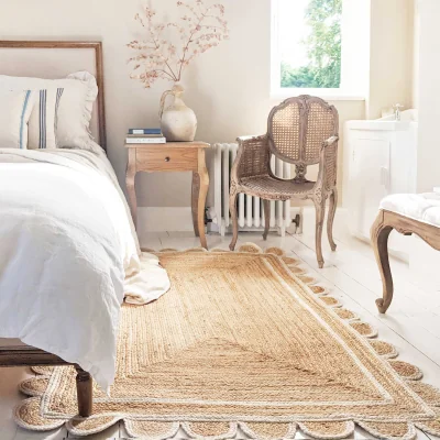 French Bedroom Sundar Scallop White Jute Rug
